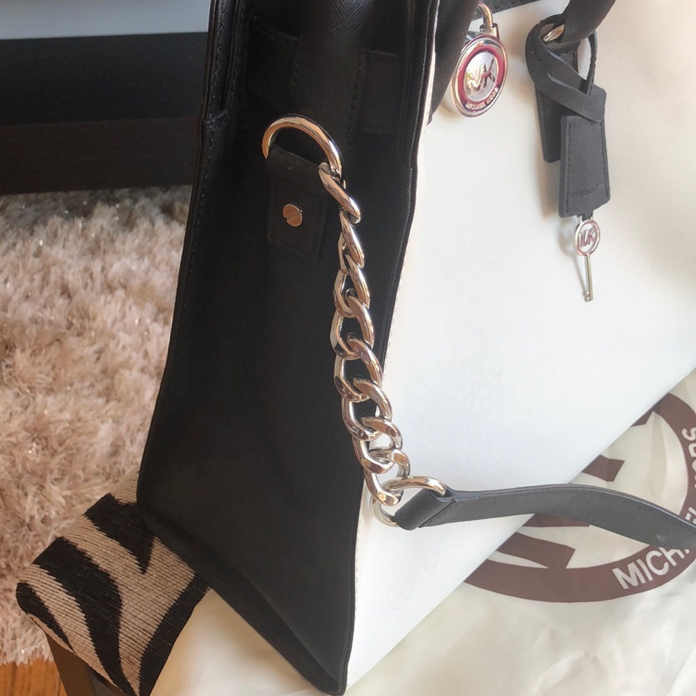 Two- toned Michael Kors Hamilton bag! - Picture 2 of 4